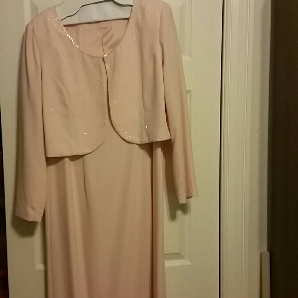 Sz 16 Pale pink evening gown w/ bead detail on jac